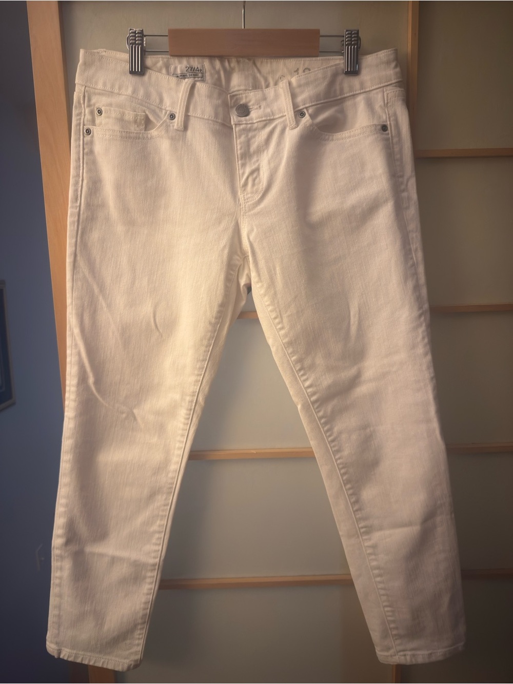 GAP Women’s White Always Skinny Low rise Jeans 4P /27